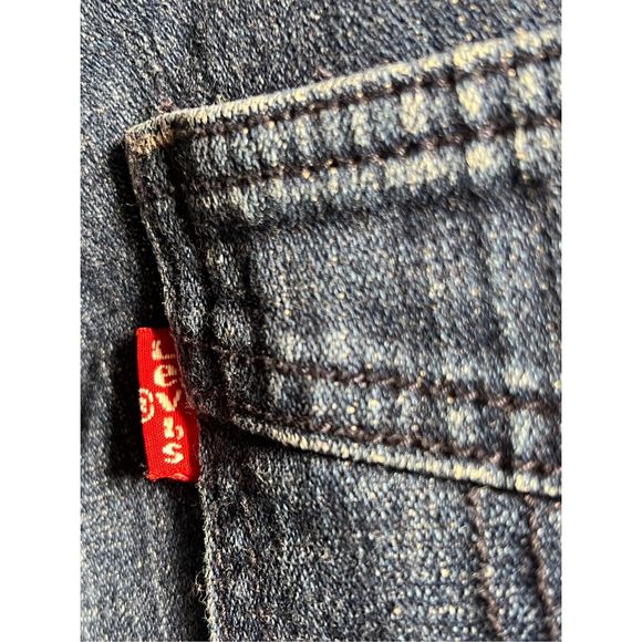 Woman’s Levi Capri Jeans Size 12 - Picture 9 of 10